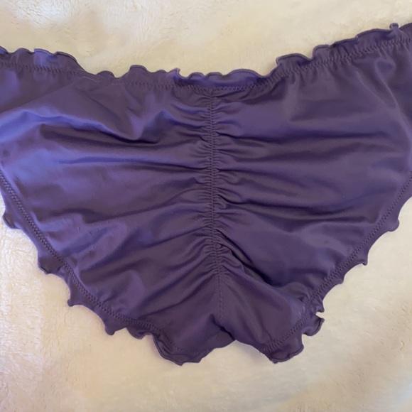 Victoria’s Secret Bikini - Picture 3 of 10